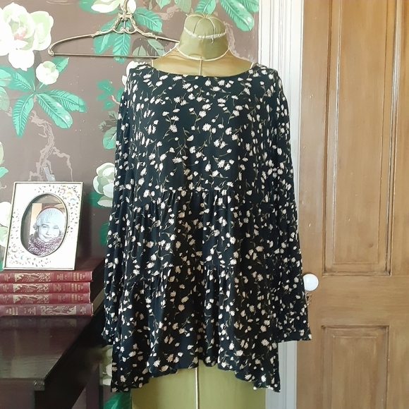American Eagle Outfitters Tops - American Eagle XL Black Floral Babydoll Tunic Top Boho Peasant Long Sleeve